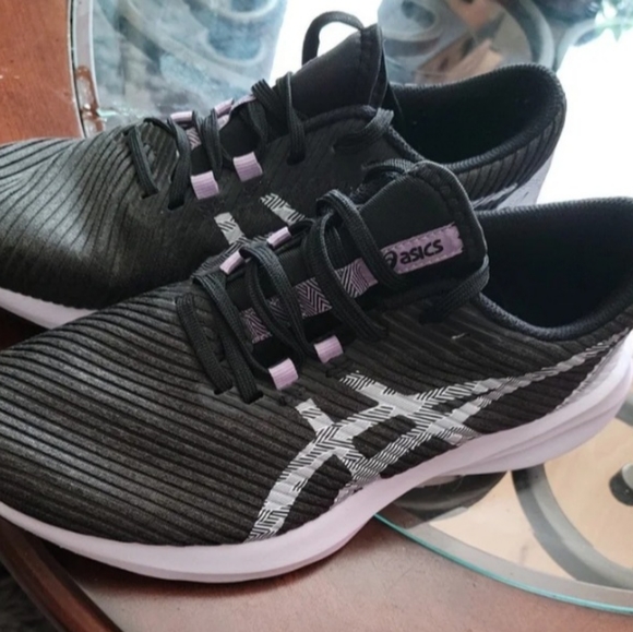 Women's Asics size 7.5 B2 - Picture 2 of 7